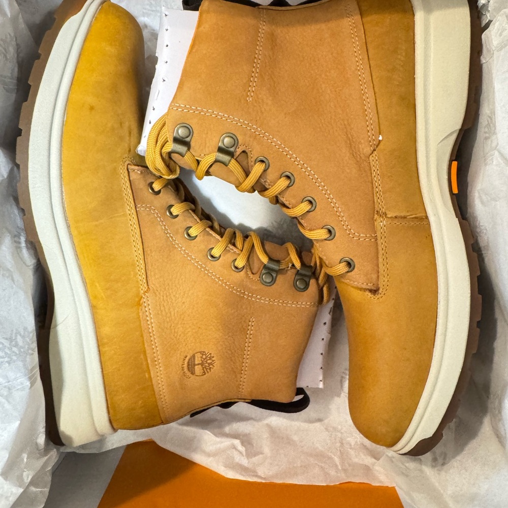 NWT - Timberland Men's Light Brown Leather Boots (8)